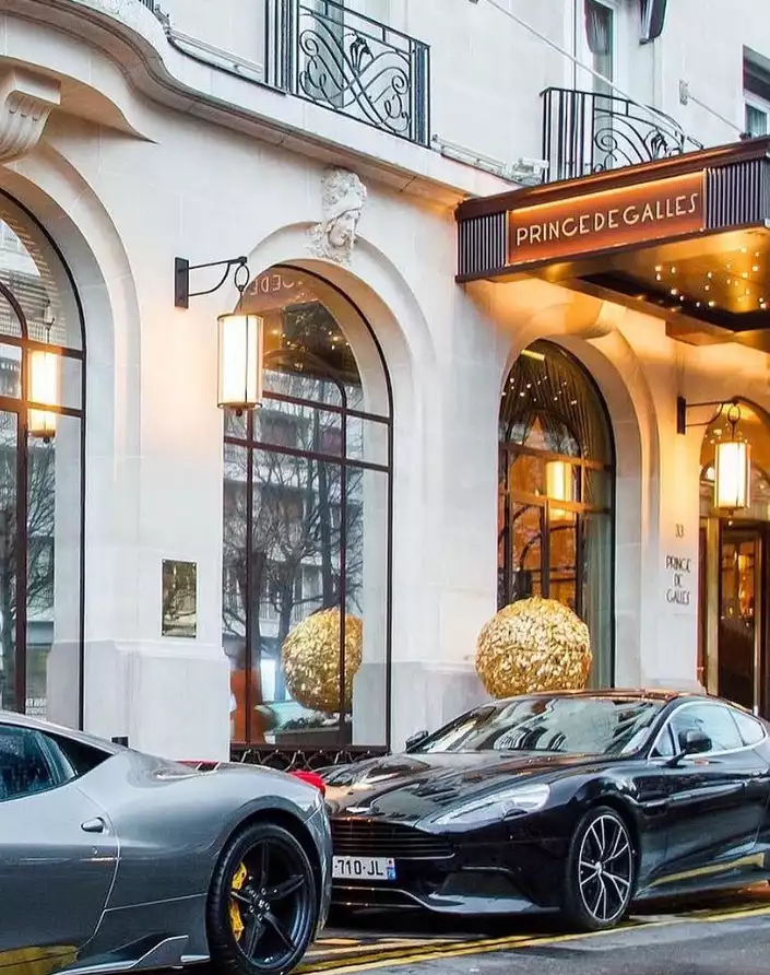 luxury car hotel